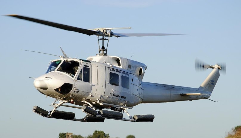 Bell 212 вертолет