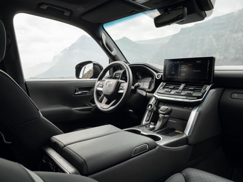 Toyota Land Cruiser 300 2021 салон