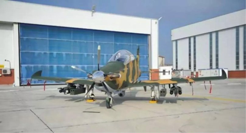 Учебно боевой самолёт HURKUS