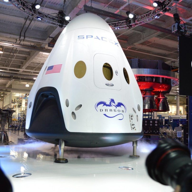 Космический корабль SPACEX