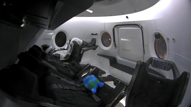 SPACEX Dragon 2 внутри