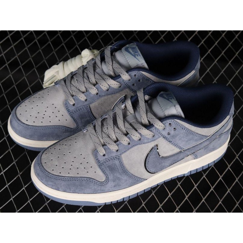 Nike SB Dunk Low Otomo Katsuhiro