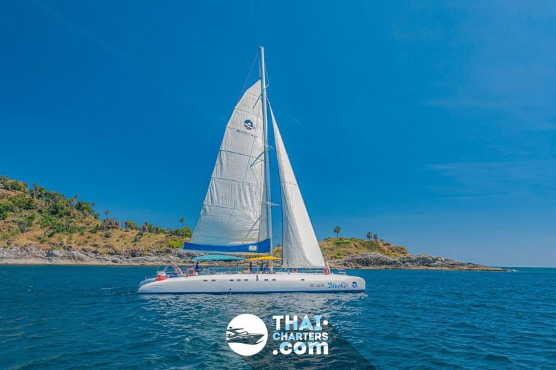 Яхта Сардиния