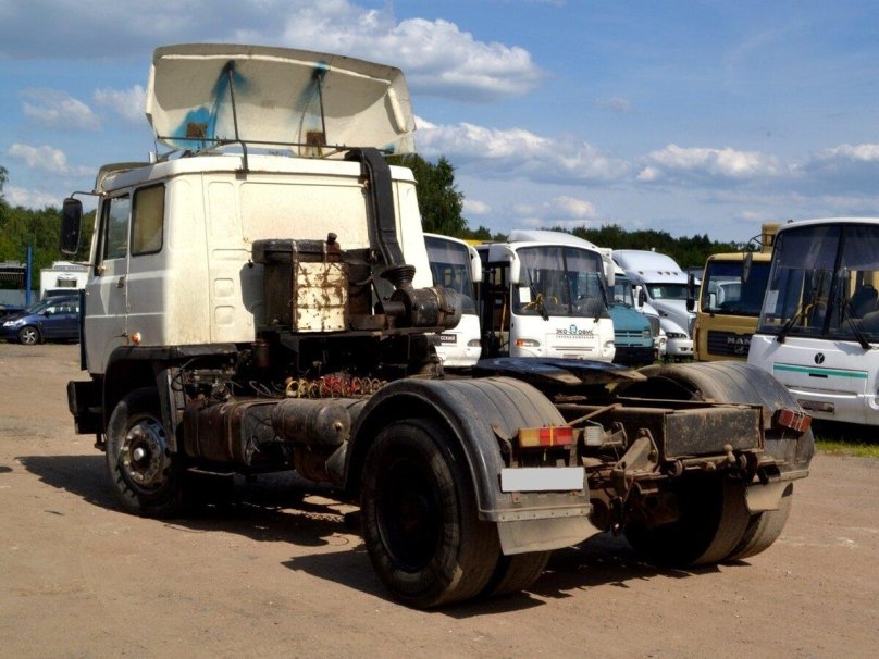 Седельный тягач ЛИАЗ 901