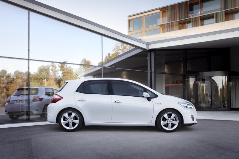 Тойота аурис 2010 года