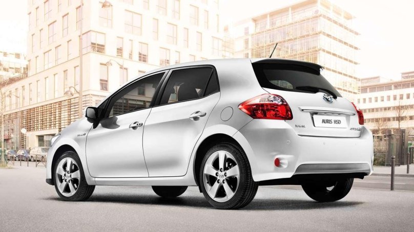 Тойота аурис 2010