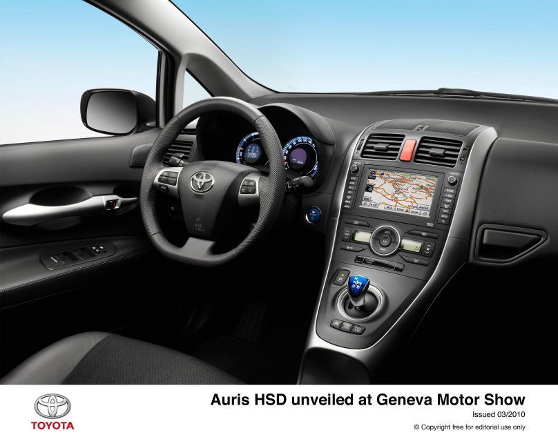 Toyota Auris 1 поколение