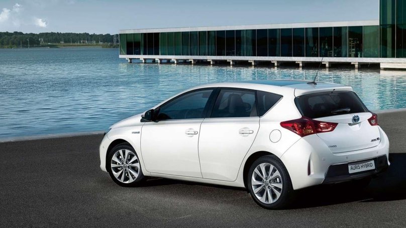 Тойота аурис хэтчбек