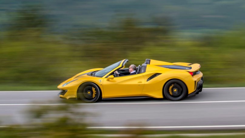 Феррари 488 писта Спайдер 2021