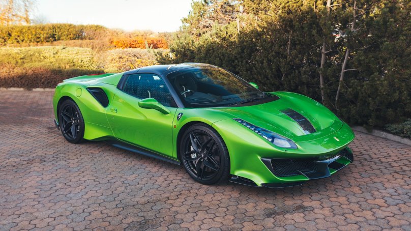 Феррари зеленая