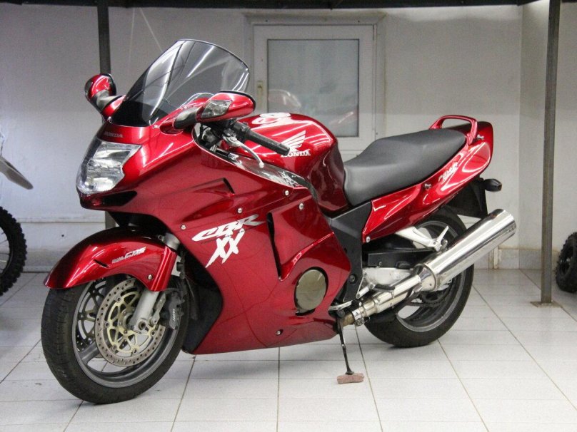 Honda CBR 1100 Blackbird красный
