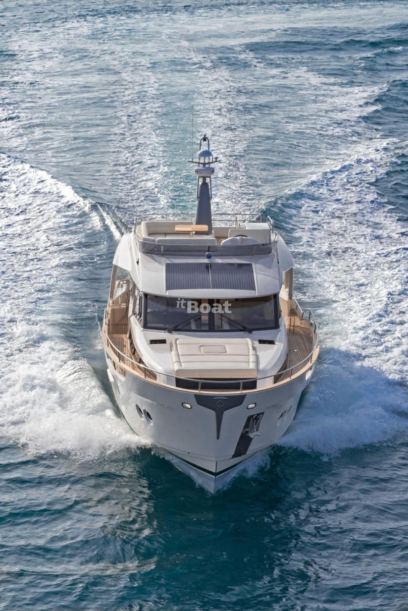 Моторная яхта Greenline