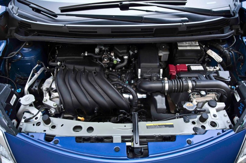 Моторный отсек Ниссан ноут 1.6