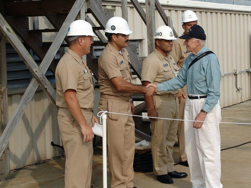 Джимми Картер строит дома