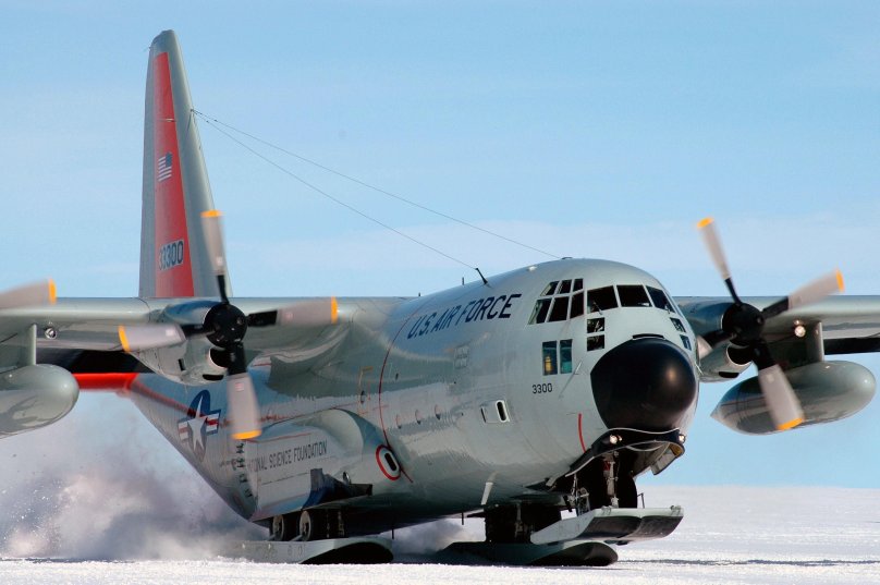 Самолет c-130 Геркулес