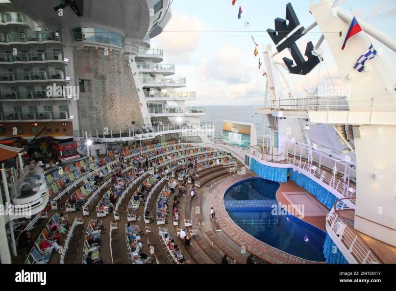 Корабль Оазис морей