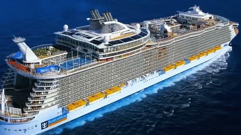 Круизный лайнер Oasis of the Seas