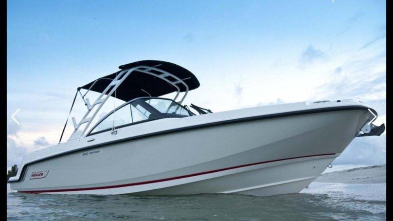 Boston Whaler 350