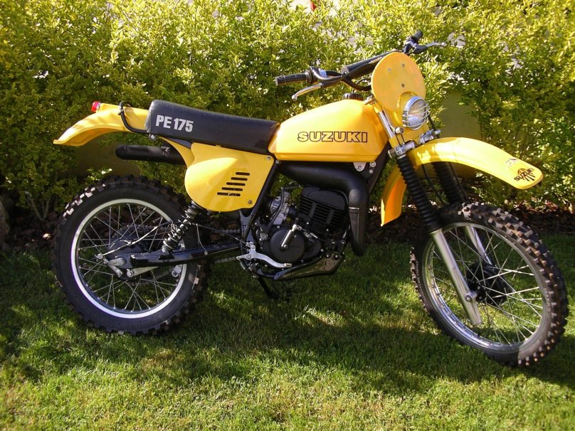 Suzuki pe175