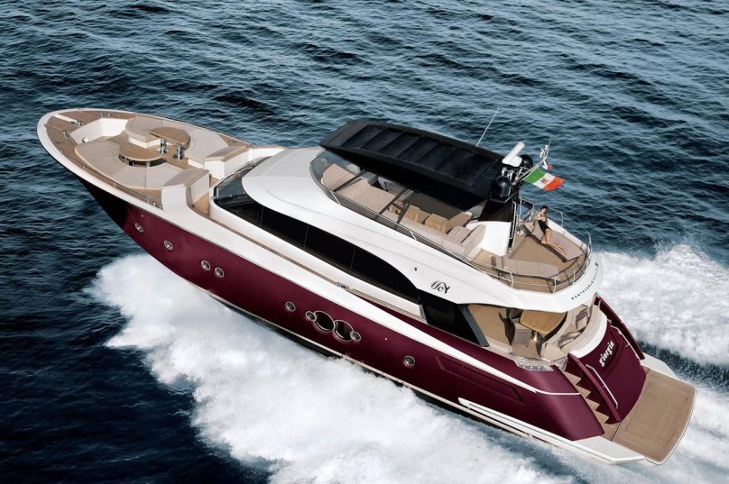 Моторная яхта Monte Carlo Yachts 76
