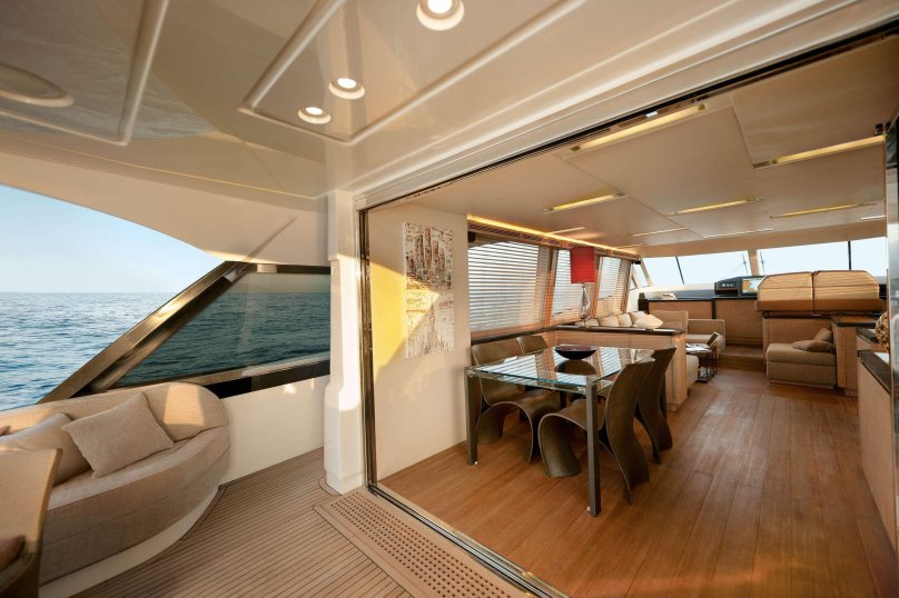 Моторная яхта Monte Carlo Yachts 76