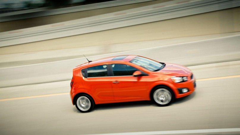 Шевроле оранжевая