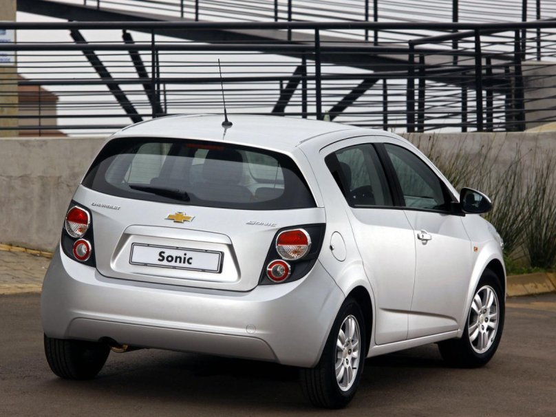 Шевроле Соник хэтчбек