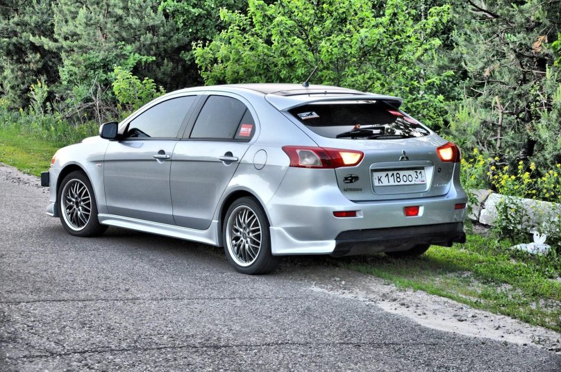 Mitsubishi Lancer 10 хэтчбек