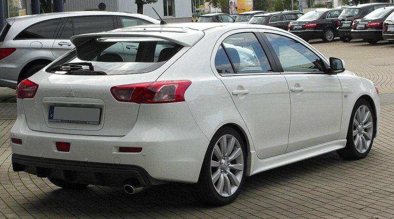 Митсубиси Лансер 10 хэтчбек