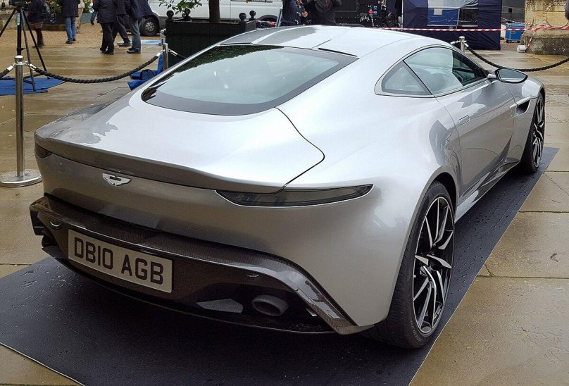 Aston Martin db10 2015