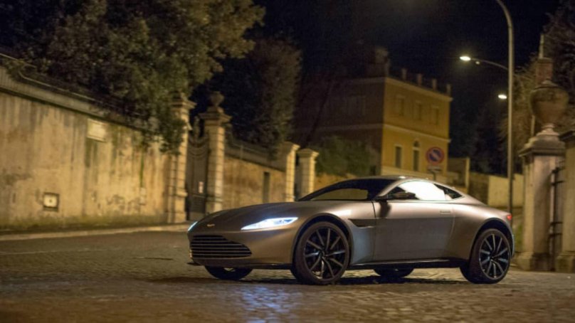 Aston Martin db9 Джеймс Бонд