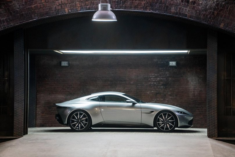 Астон Мартин 007