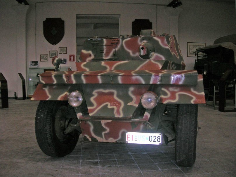 Место мехвода Daimler Dingo