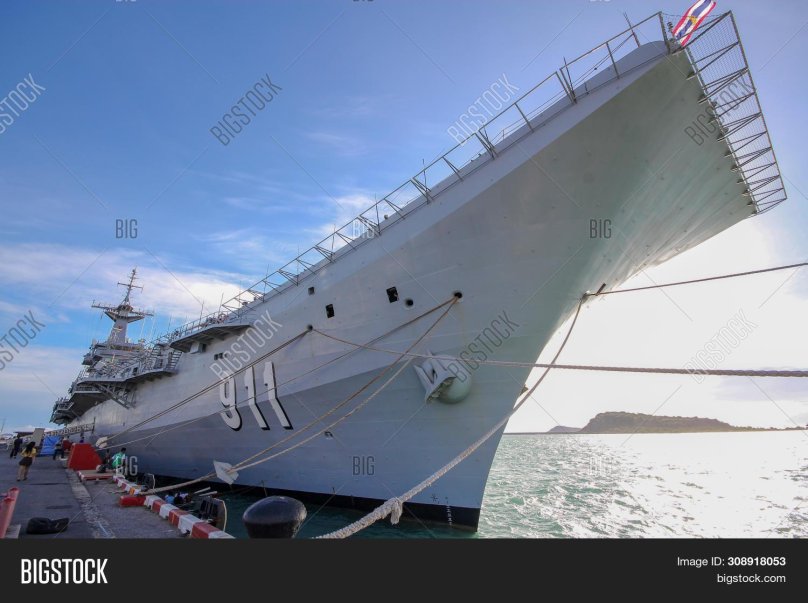 Тайский авианосец чакри Нарубет