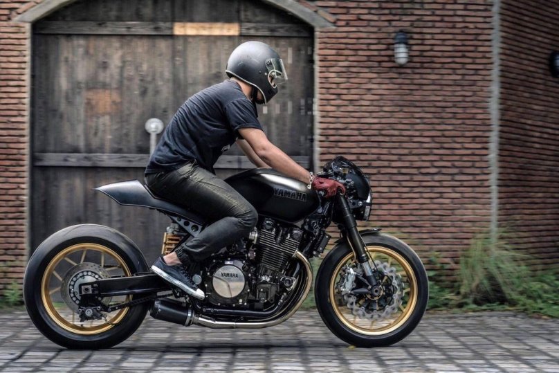 Кафе рейсер мотоцикл