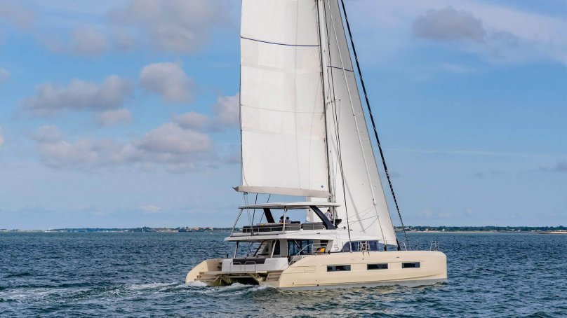 Катамаран Лагуна
