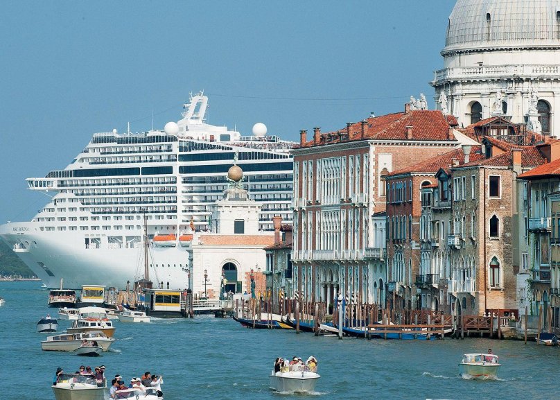 Круизный лайнер в Венеции