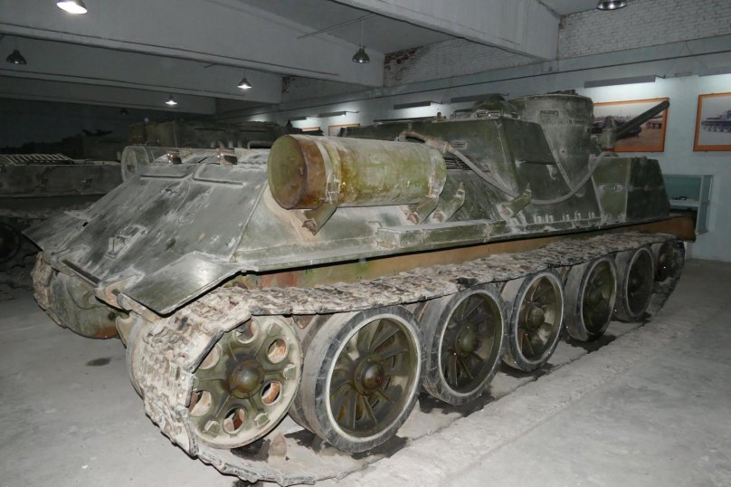 Су 100 спереди