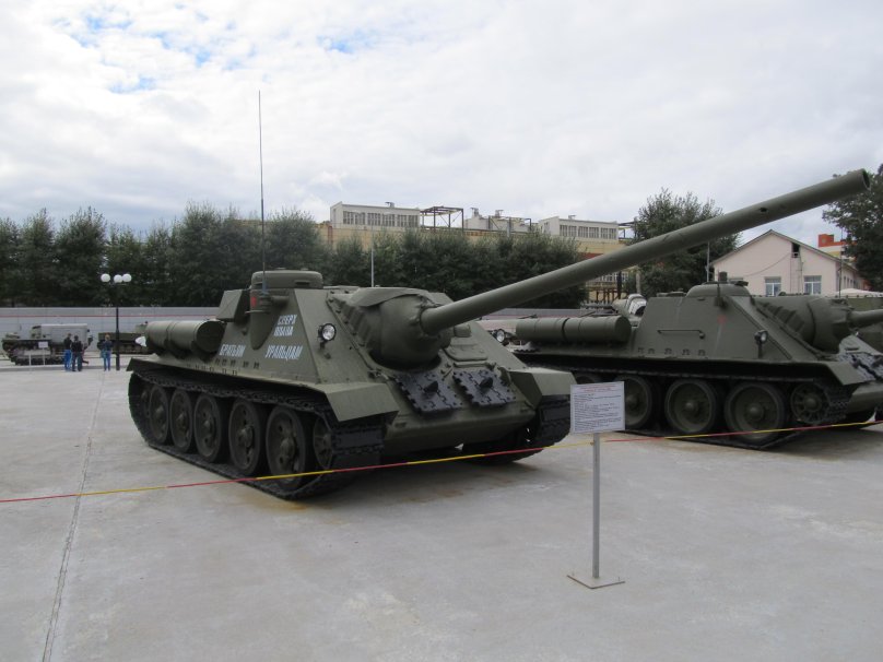 Су-100 самоходная