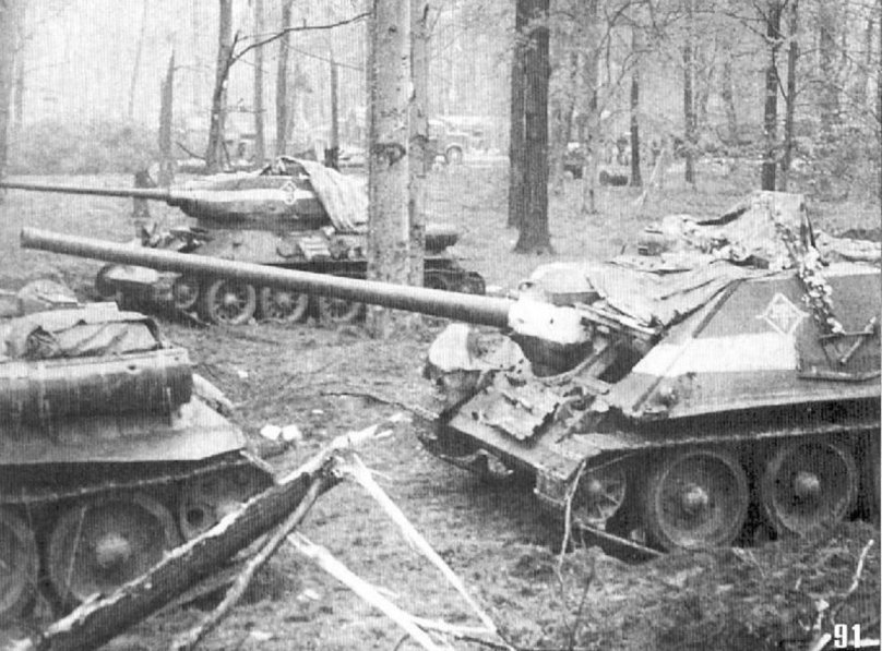 Су-100 в Берлине