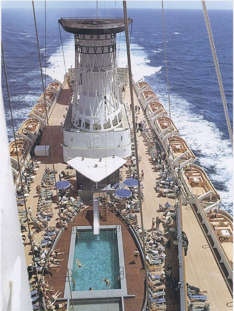 Микеланджело против Базза лайнер