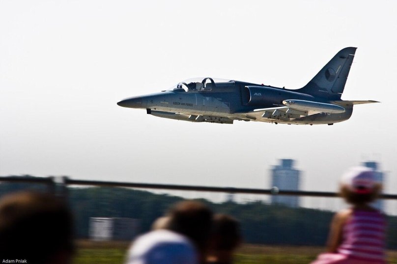 Два дома и самолёт