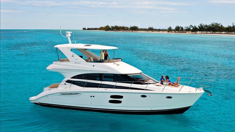 Моторная яхта