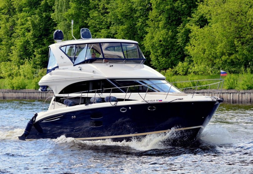 Яхта Петропавловск