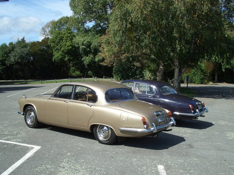 Jaguar 420 and Daimler Sovereign (1966–69)