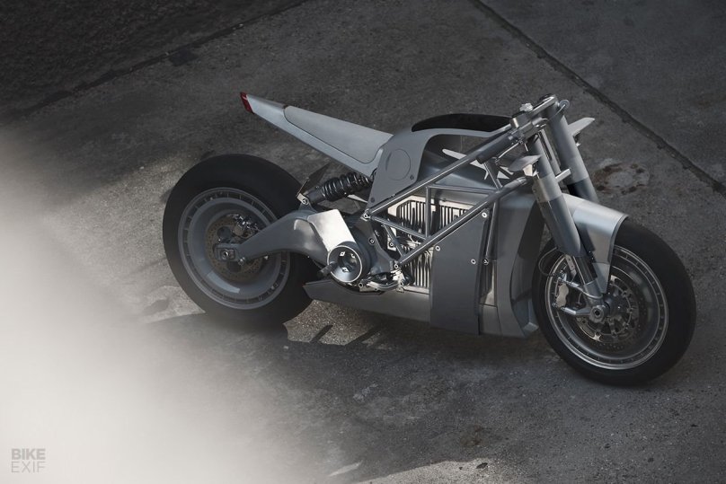 Хьюго Оливера на мотоцикле