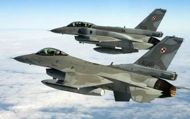 F16 истребитель