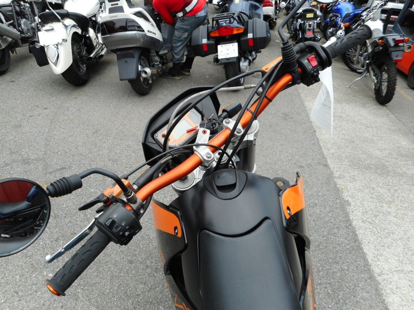 KTM мотоцикл двойного назначения вид спереди