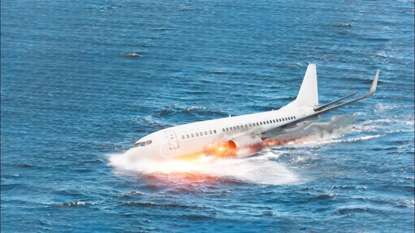 Самолет падает в воду