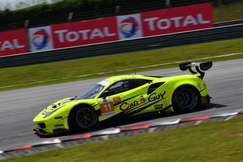 Гонки парень